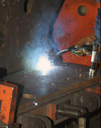 Image of an application that involves a long stretche of high-amperage welding in a stationary welding cell.