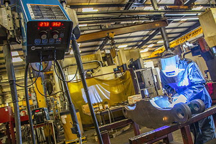 Welder welding with a semi-automatic MIG gun